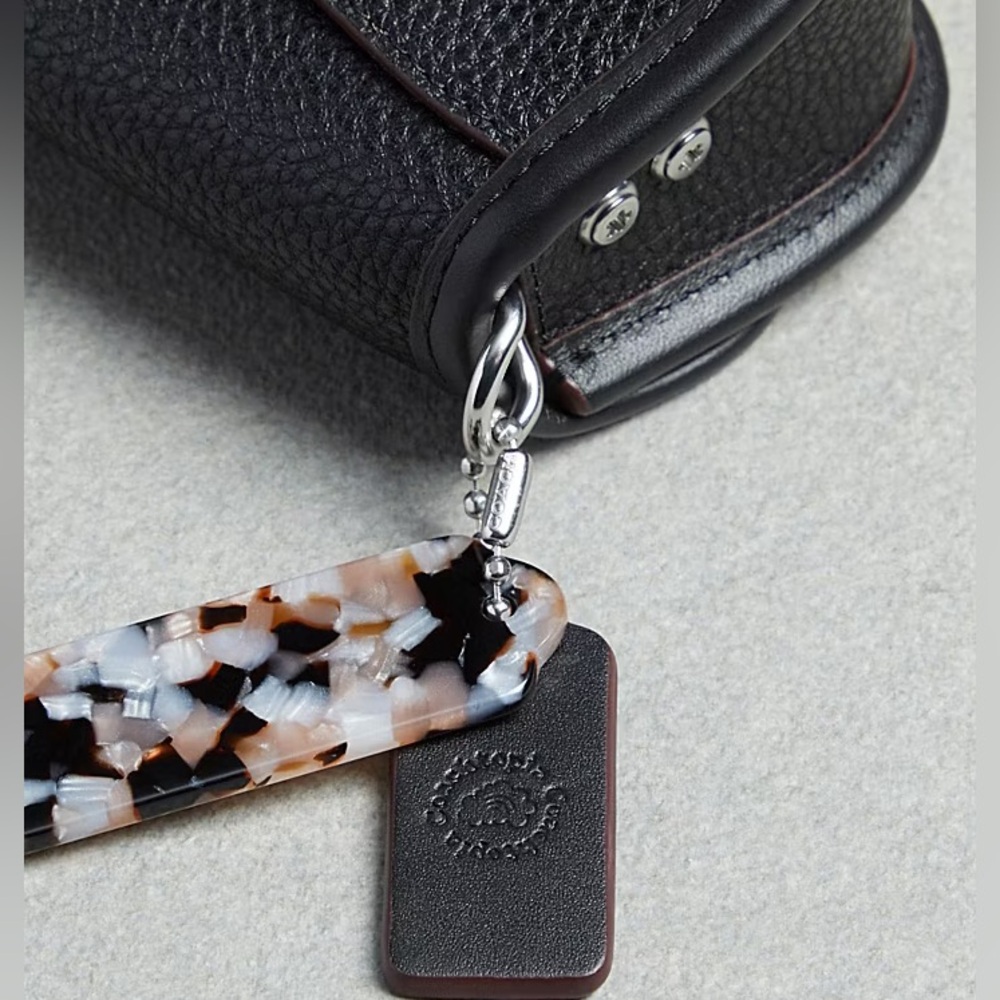 Coach Coachtopia Mini Wavy Dinky Bag with Crossbody Strap in Black Leather.
NWT - Picture 6 of 13